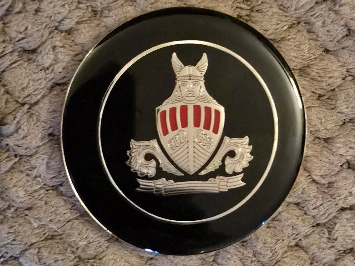 Hubcap badge cropped